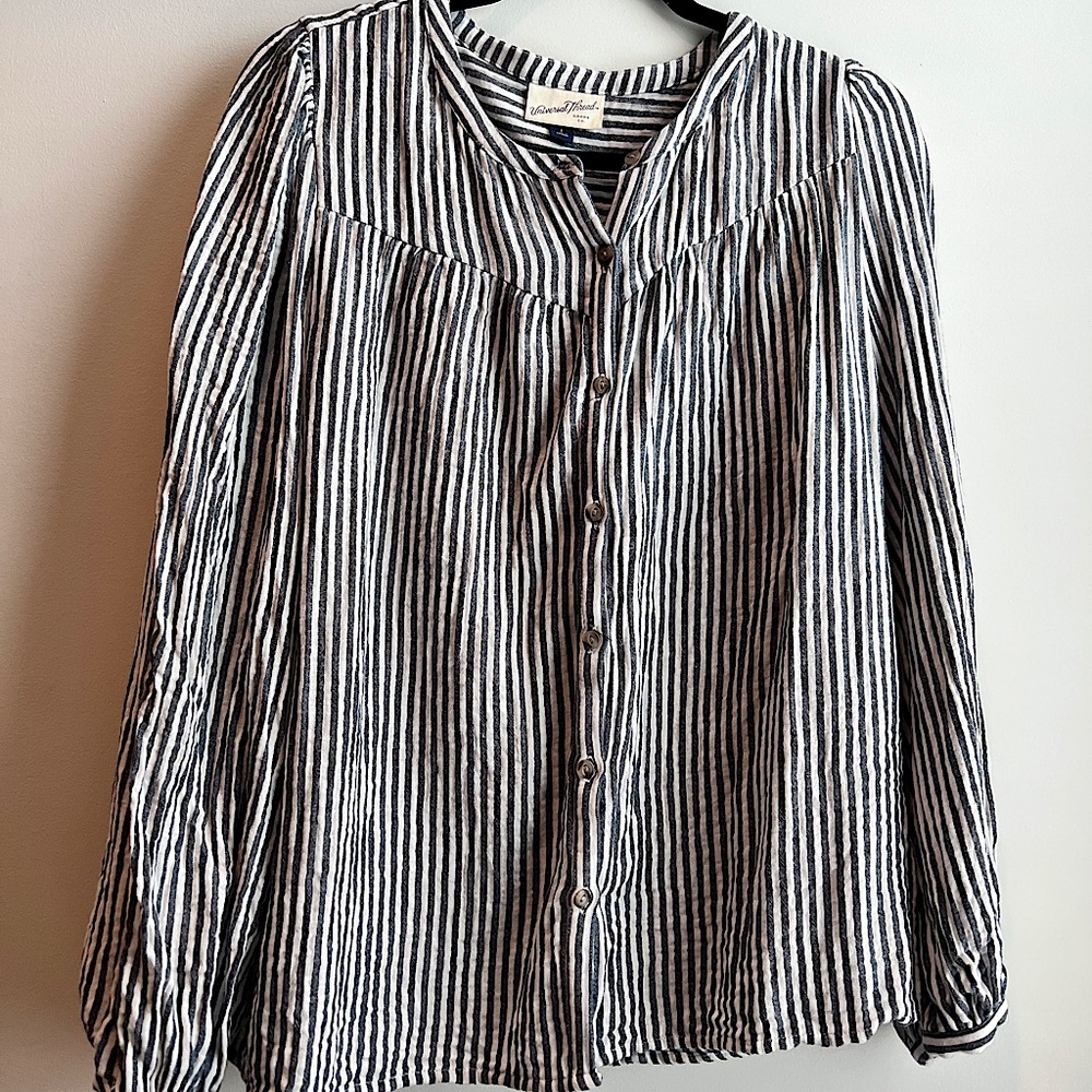 Universal Threads long sleeve top